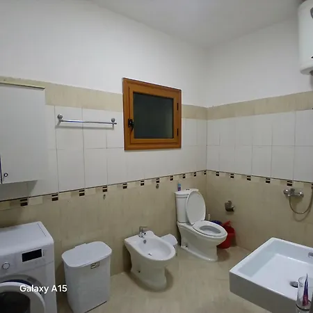 Me Pamje Deti Uji I Ftohte Lejlighed