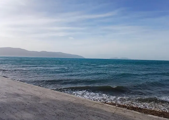 Me Oborr, Me Pamje Deti Apartament