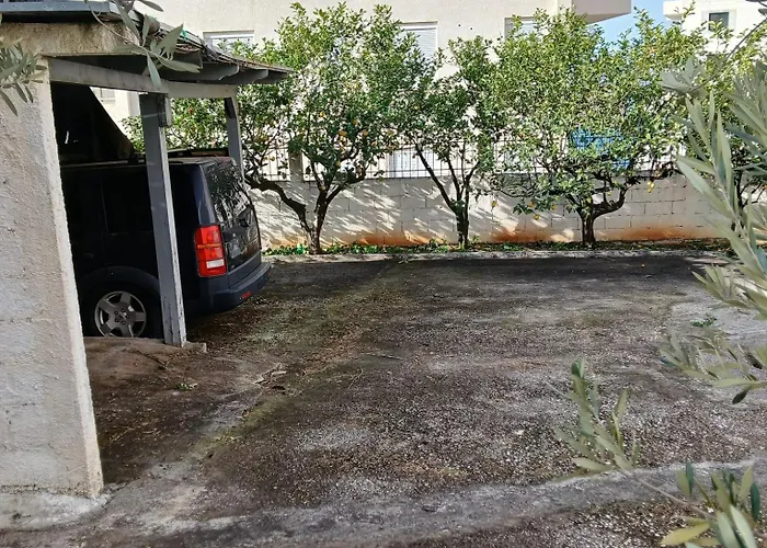 Apartament Me Oborr, Me Pamje Deti