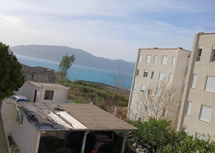 Me Oborr, Me Pamje Deti Apartament